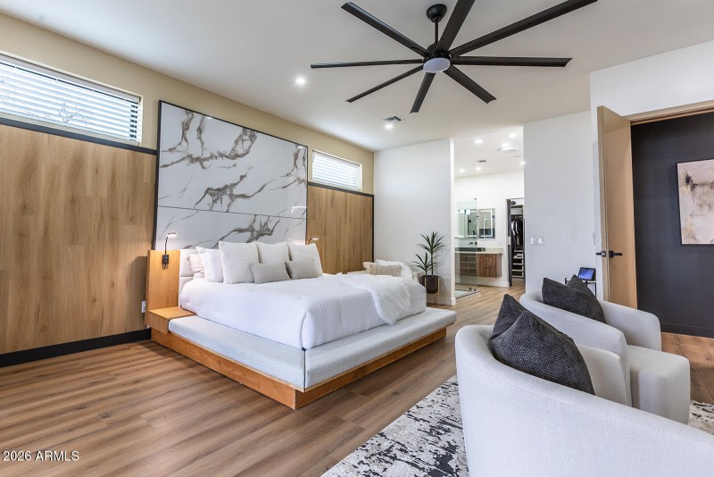 2536 E Indianola Ave-92