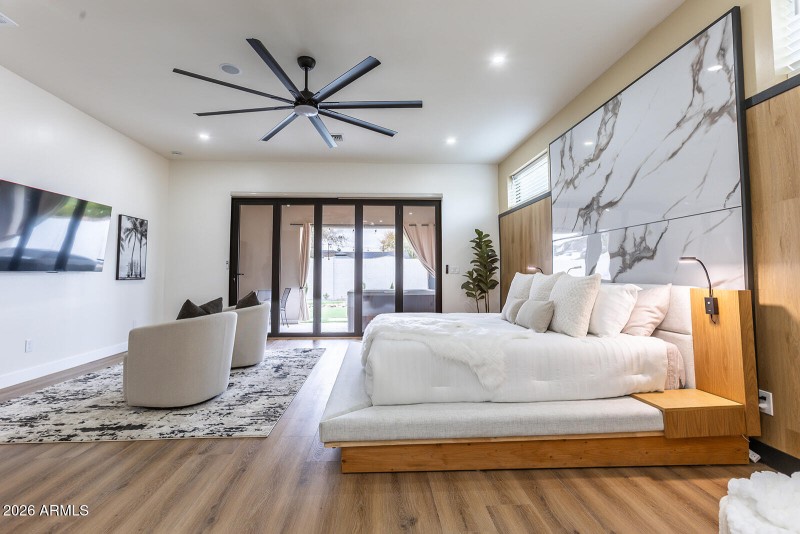 2536 E Indianola Ave-95