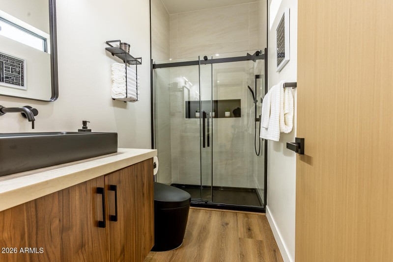 2536 E Indianola Ave-9