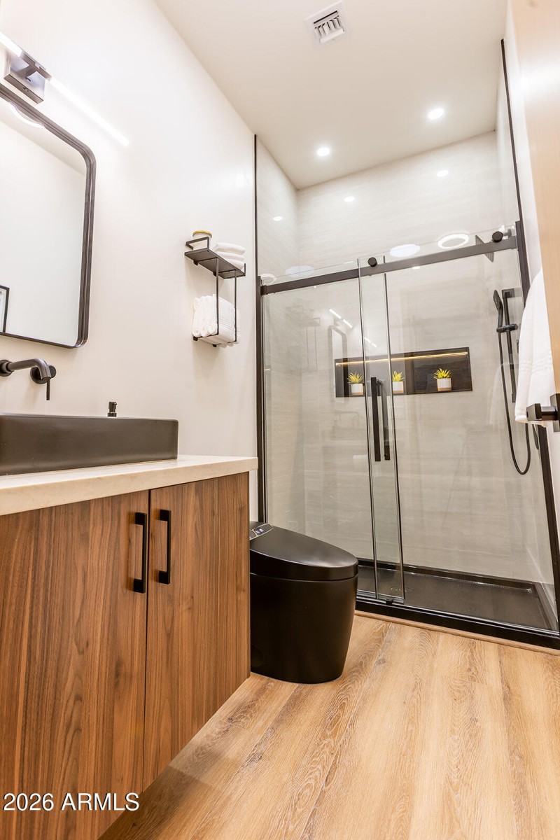 2536 E Indianola Ave-27