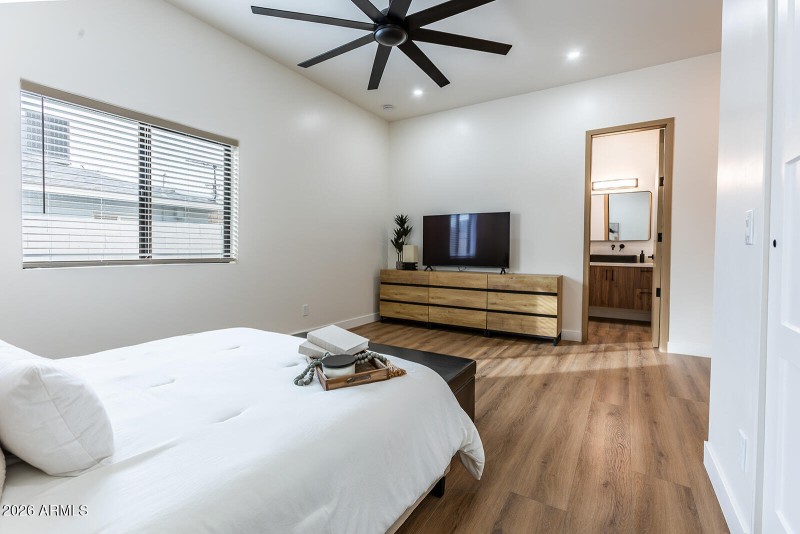 2536 E Indianola Ave-34