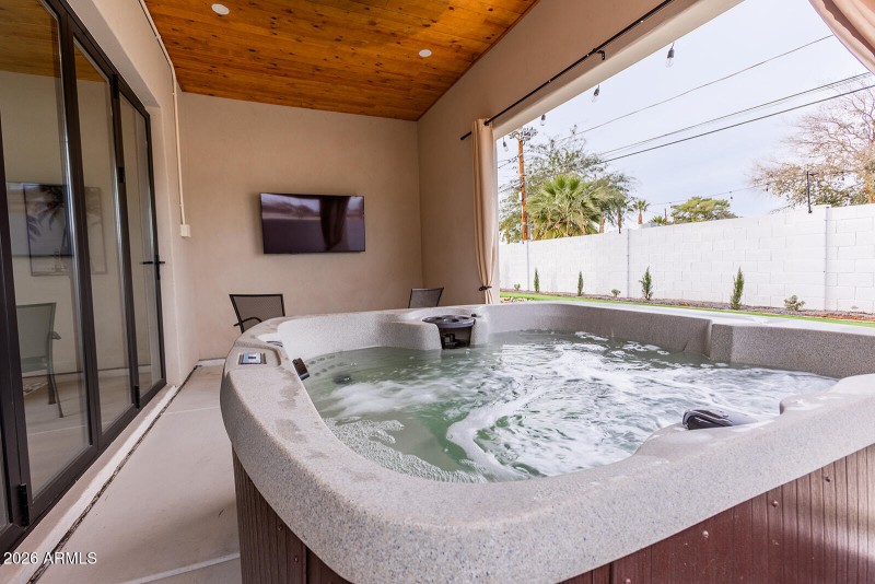 2536 E Indianola Ave-83