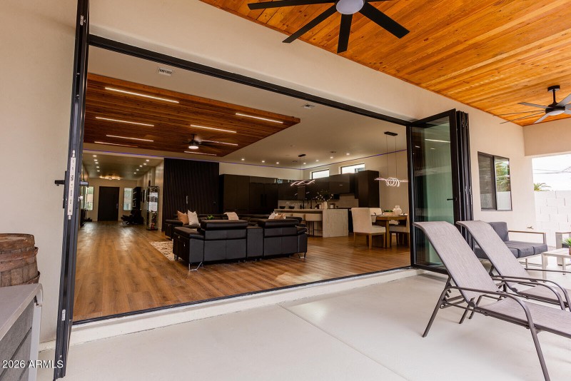 2536 E Indianola Ave-85