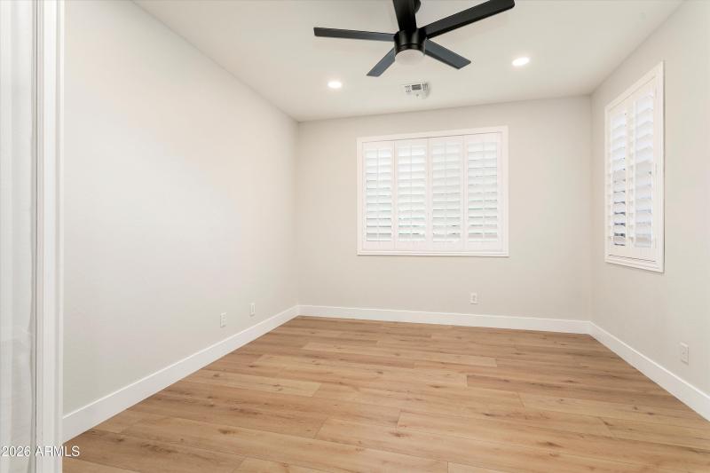 25-14885 W Dreyfus St