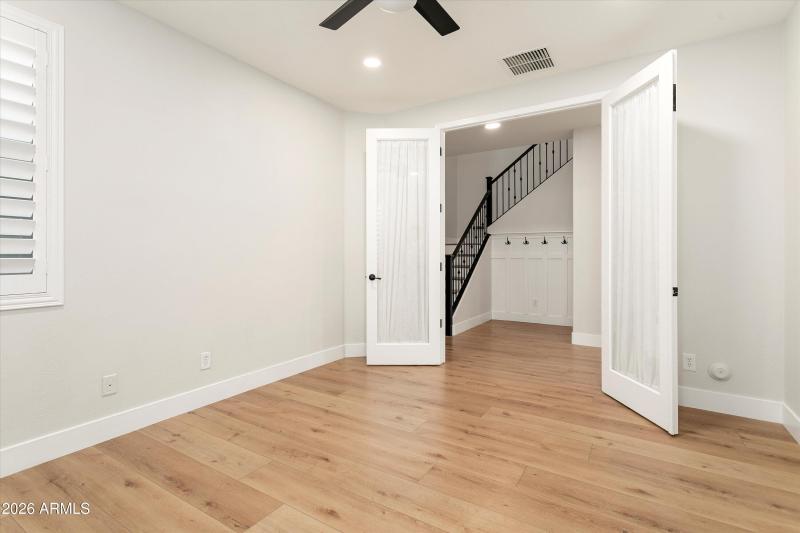 26-14885 W Dreyfus StOffice