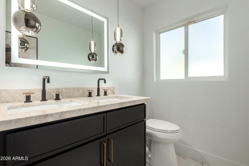 Facetune_23-01-2026-23-55-05