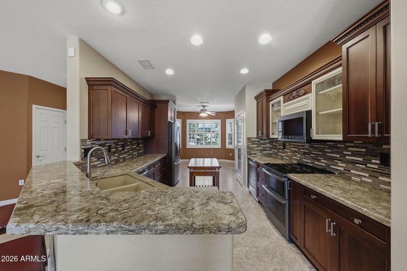 CUSTOM CABINETRY & QUARTZ COUNTERTOPS