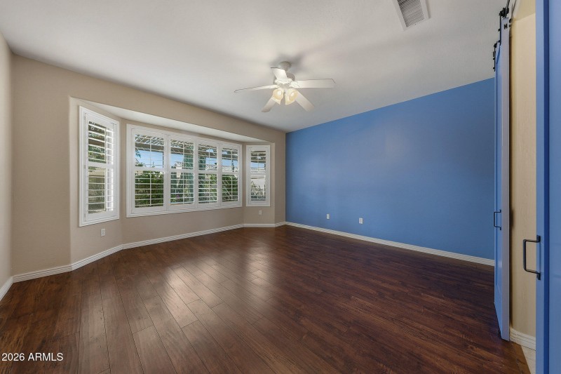 GARDEN-FACING PRIMARY BDRM