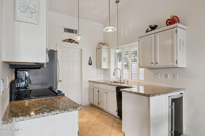 12-web-or-mls-8381-e-golden-cholla-dr