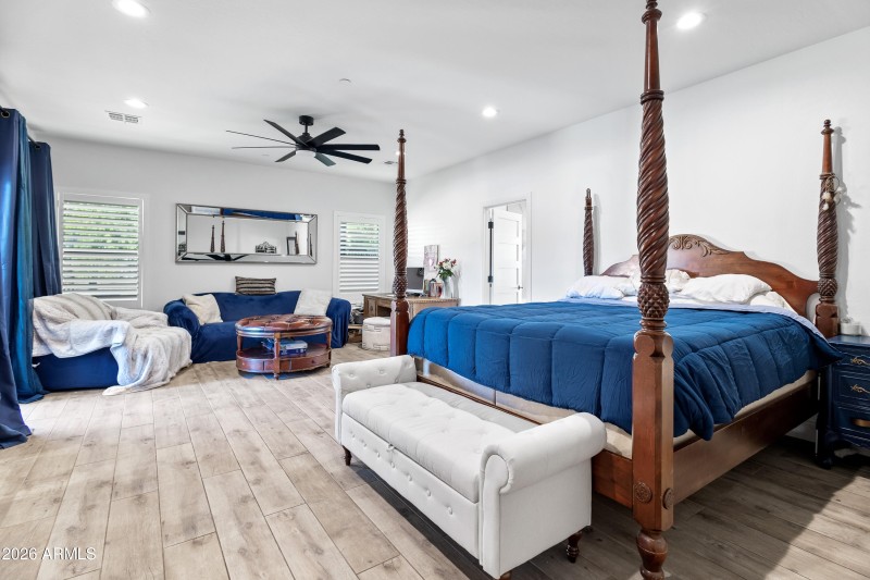 Primary with sitting area