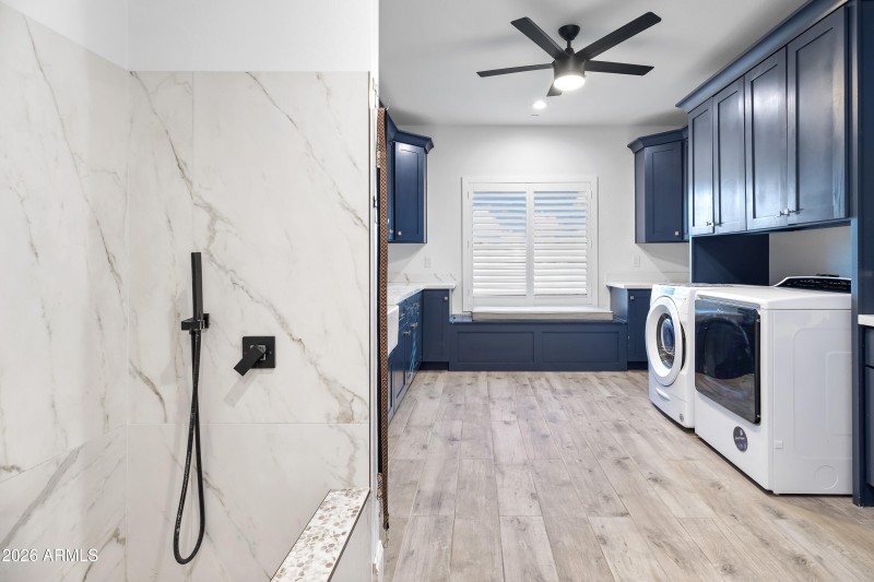 Laundry qith dog shower