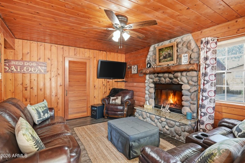 004_DSC_4049_with_fire