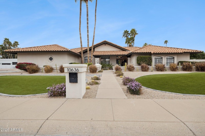 1-web-or-mls-10636-e-desert-cove-ave