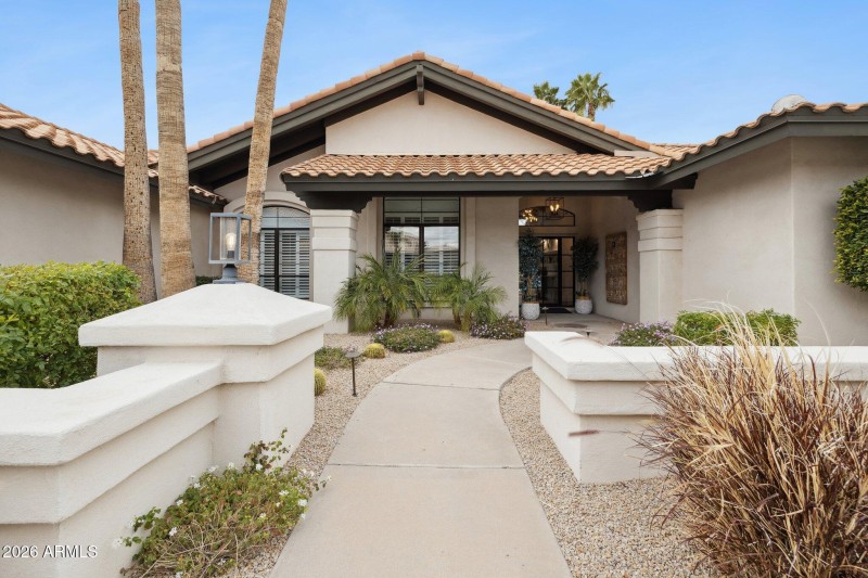 2-web-or-mls-10636-e-desert-cove-ave