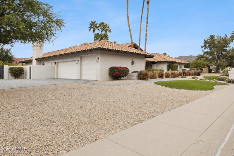 3-web-or-mls-10636-e-desert-cove-ave