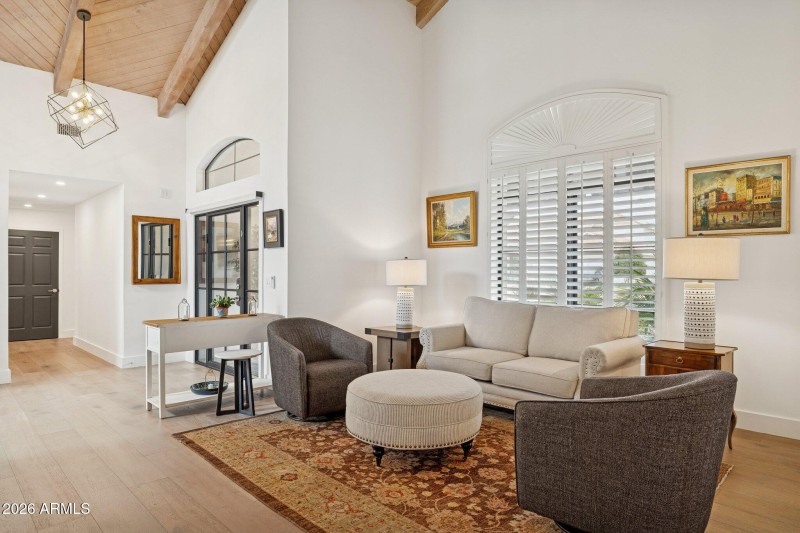 9-web-or-mls-10636-e-desert-cove-ave