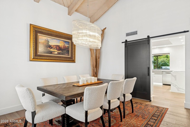 12-web-or-mls-10636-e-desert-cove-ave