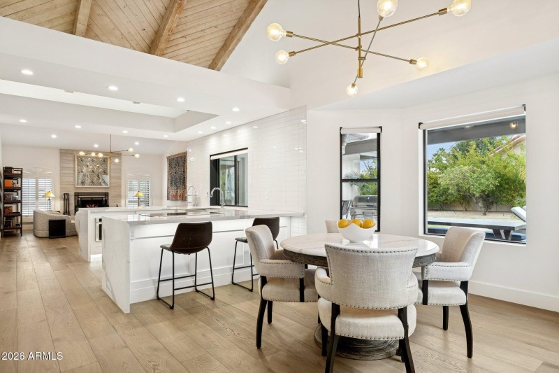 13-web-or-mls-10636-e-desert-cove-ave