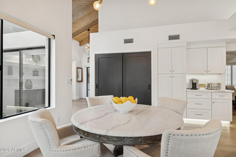 14-web-or-mls-10636-e-desert-cove-ave