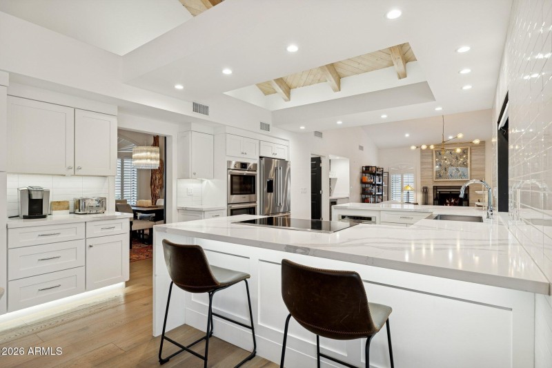 15-web-or-mls-10636-e-desert-cove-ave