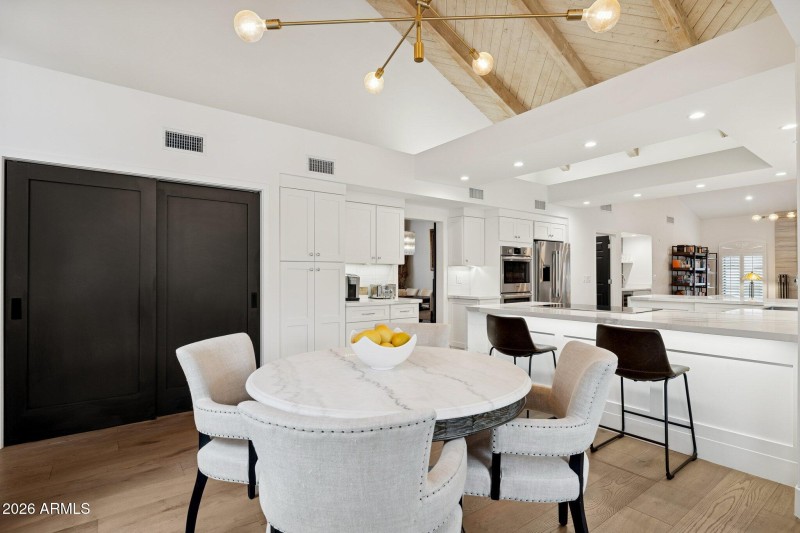 18-web-or-mls-10636-e-desert-cove-ave