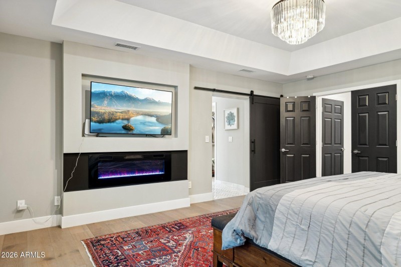 26-web-or-mls-10636-e-desert-cove-ave