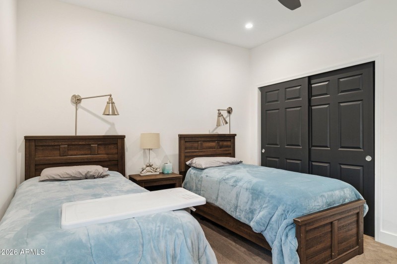 33-web-or-mls-10636-e-desert-cove-ave