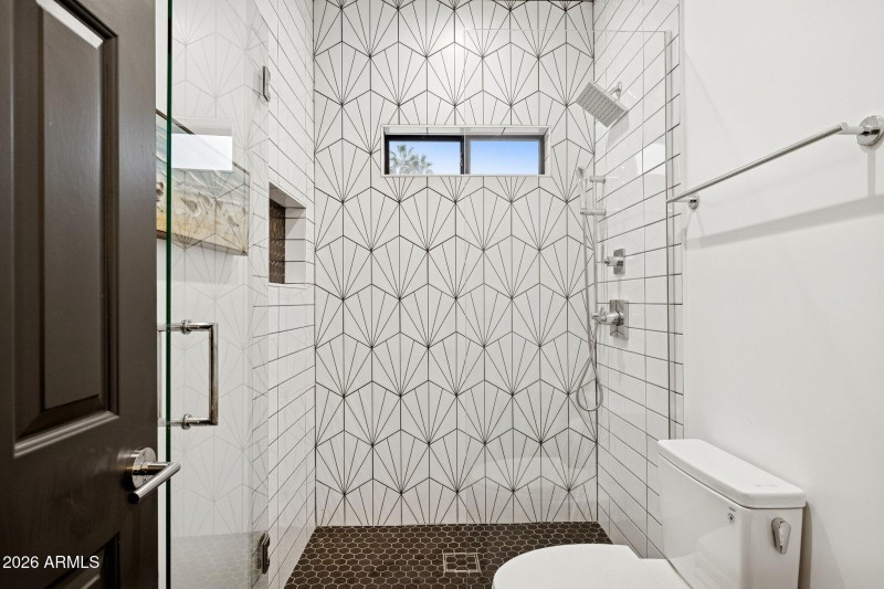 36-web-or-mls-10636-e-desert-cove-ave