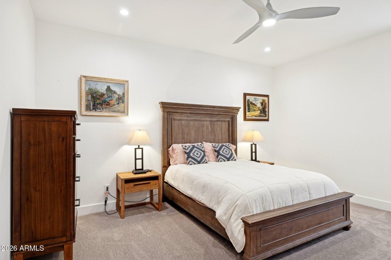 39-web-or-mls-10636-e-desert-cove-ave