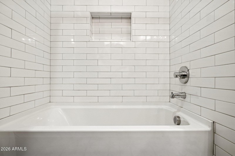 42-web-or-mls-10636-e-desert-cove-ave