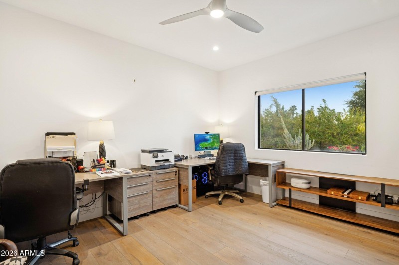 44-web-or-mls-10636-e-desert-cove-ave