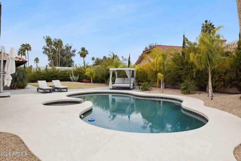 52-web-or-mls-10636-e-desert-cove-ave