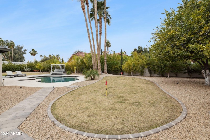 54-web-or-mls-10636-e-desert-cove-ave