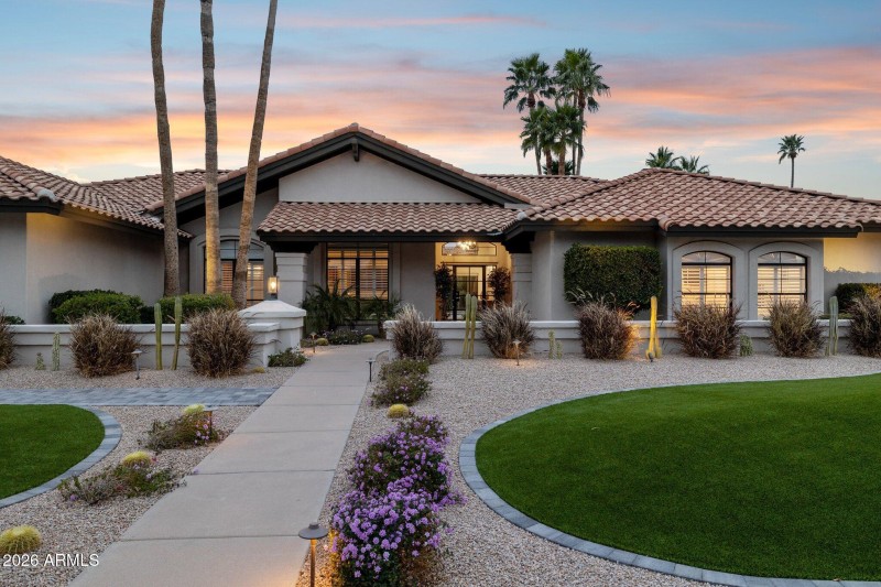 62-web-or-mls-10636-e-desert-cove-ave