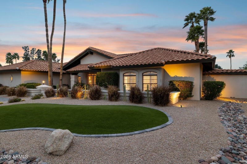 65-web-or-mls-10636-e-desert-cove-ave