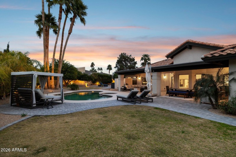 66-web-or-mls-10636-e-desert-cove-ave