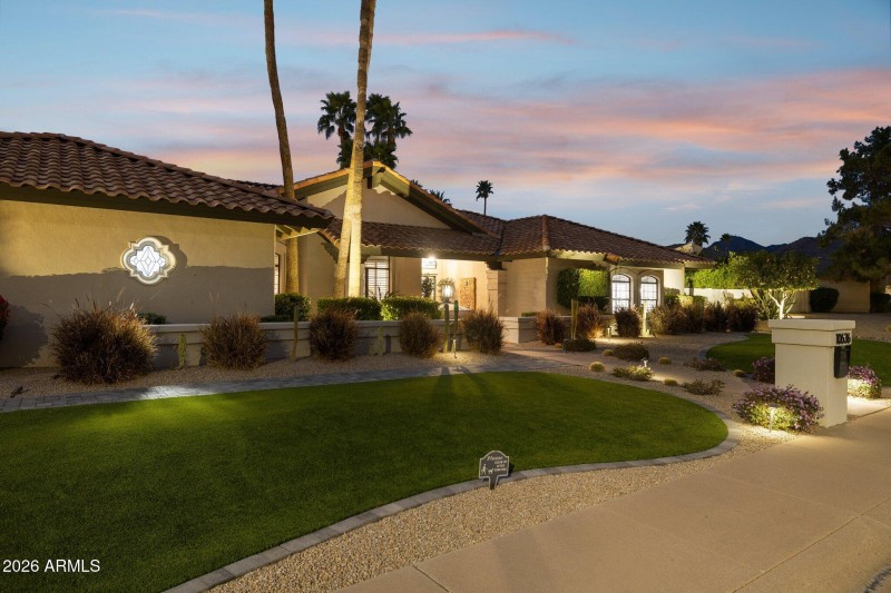 76-web-or-mls-10636-e-desert-cove-ave