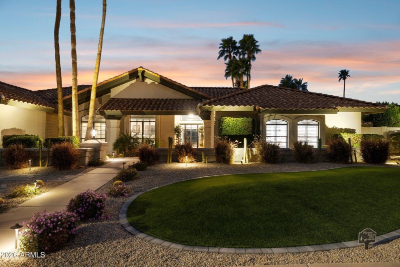 77-web-or-mls-10636-e-desert-cove-ave