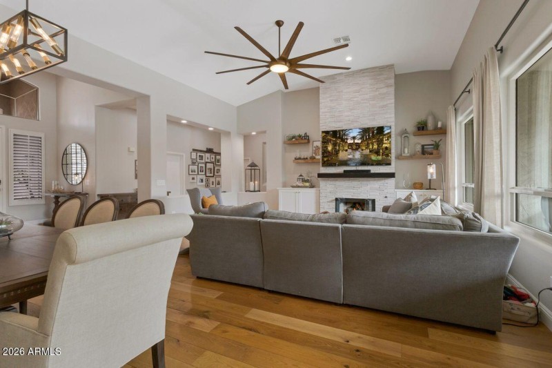 Light & bright dining & greatroom.