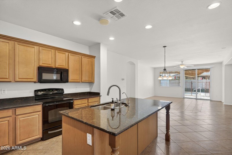 012_17-web-or-mls-dsc00228_201