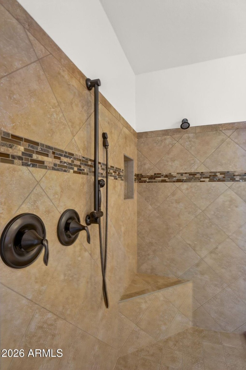 019_29-web-or-mls-dsc00408_912