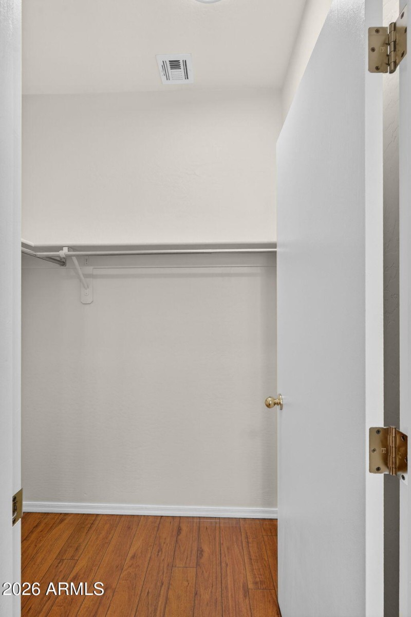 26-web-or-mls-41- E Neville Ave