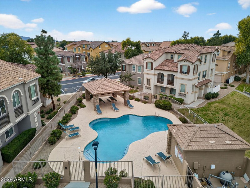 49-web-or-mls-08- E Neville Ave