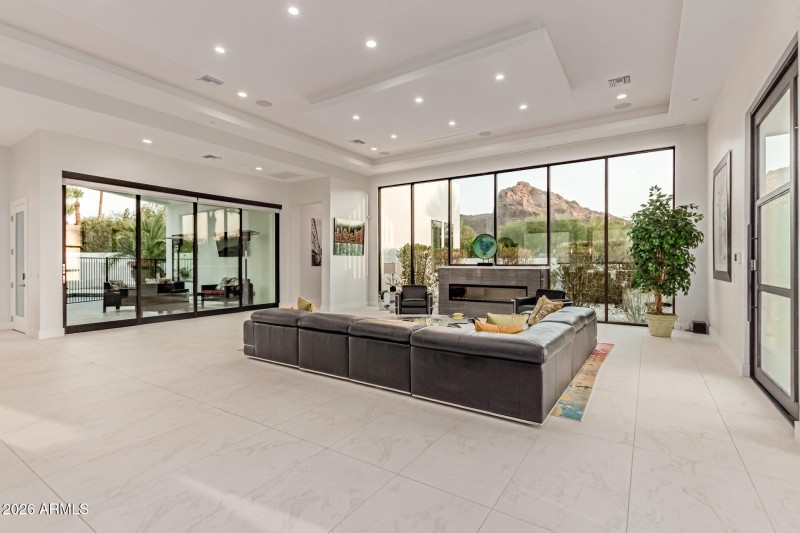 18 - Camelback Manor