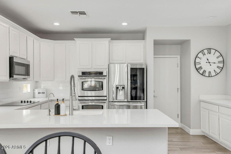 Kitchen Barstool Area