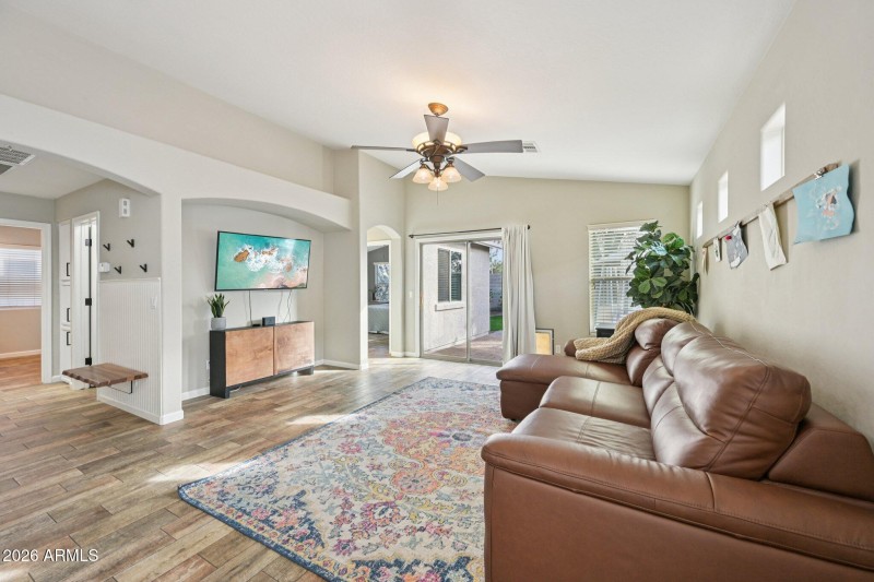 7-web-or-mls-N 63rd Dr-S2401-007