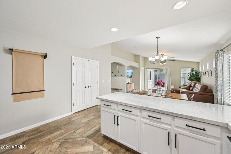 15-web-or-mls-N 63rd Dr-S2401-015