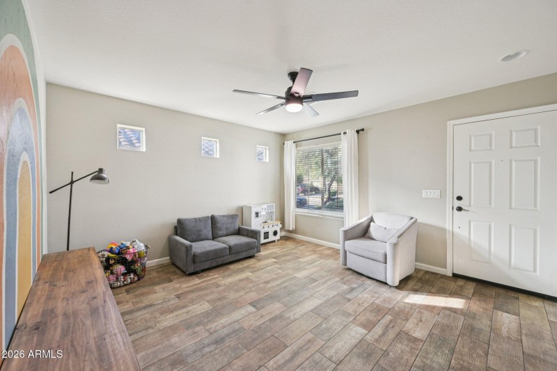 17-web-or-mls-N 63rd Dr-S2401-017