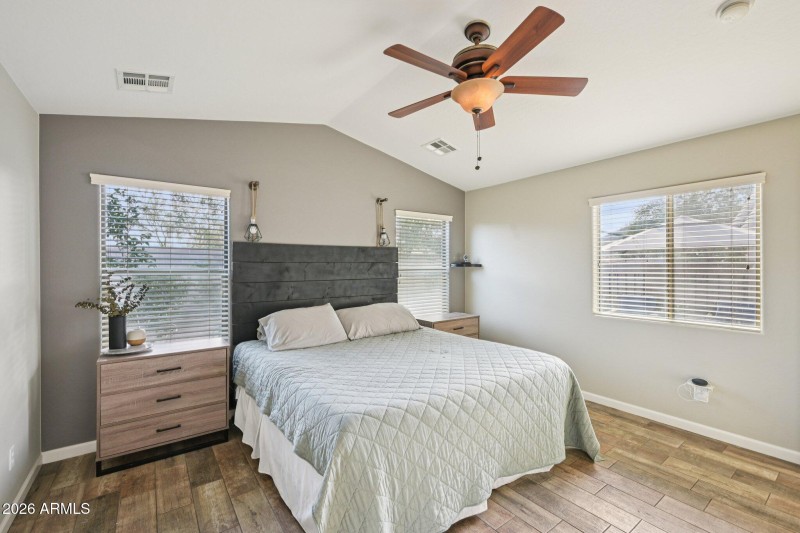 26-web-or-mls-N 63rd Dr-S2401-026