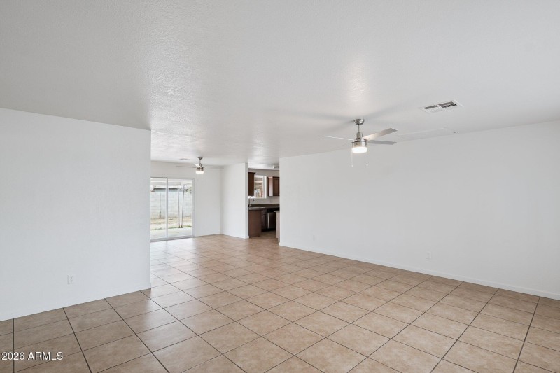 5-web-or-mls-4943-w-flower-st